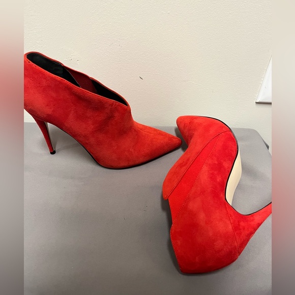 Guess Ondrea red suede ankle toe boot size 8 - Picture 13 of 16